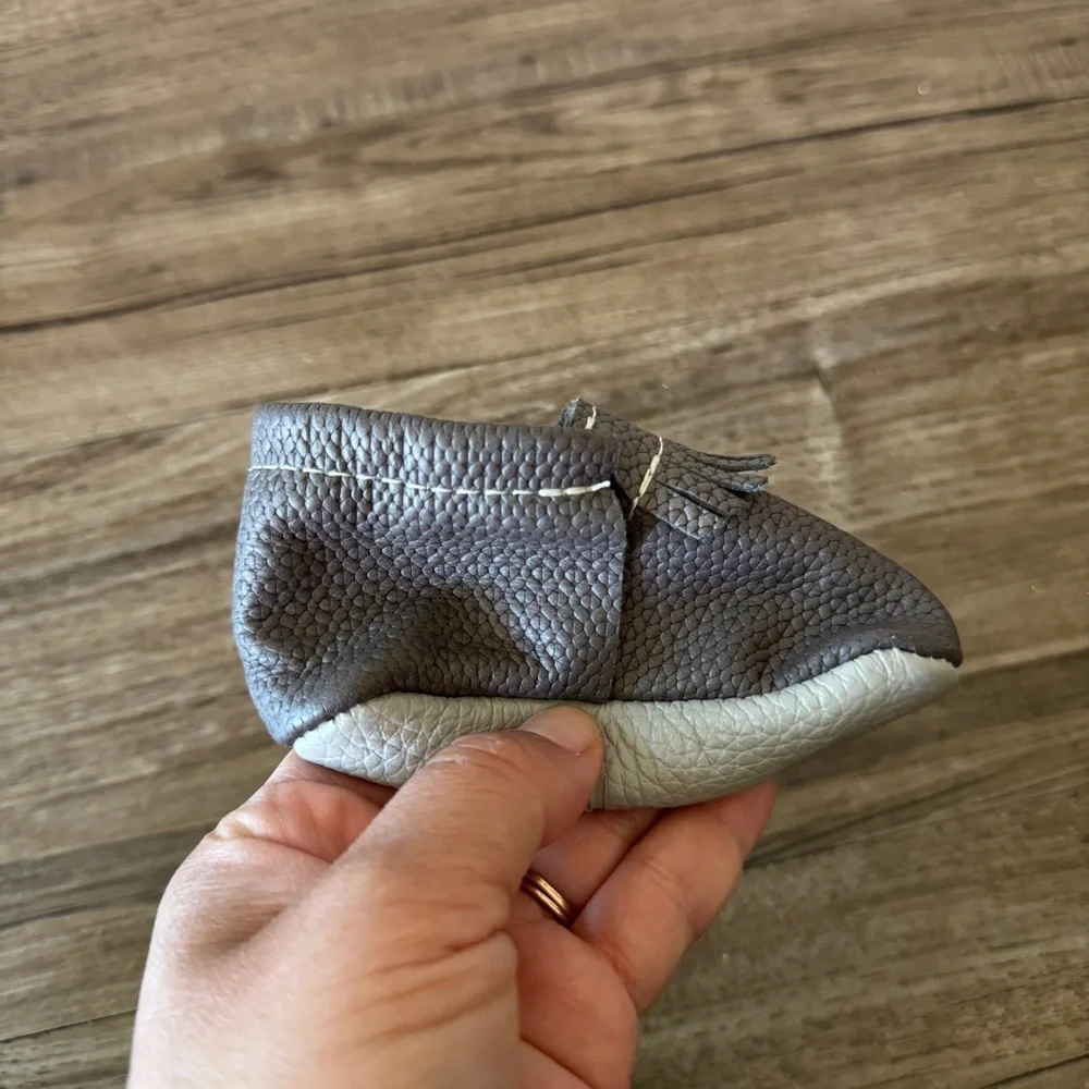 Freshly picked gray leather moccasin fringe size 2